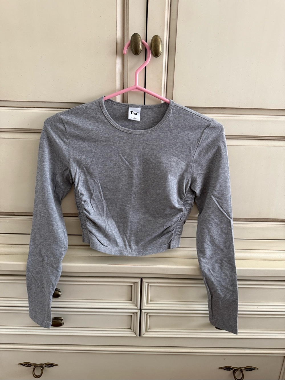 TNA Heather Gray Long-Sleeve Cropped Ruched Top